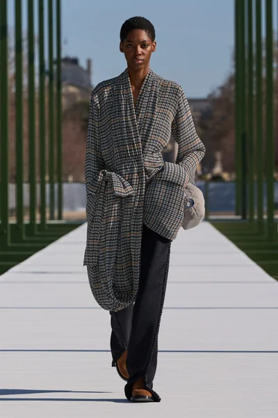 Look 15